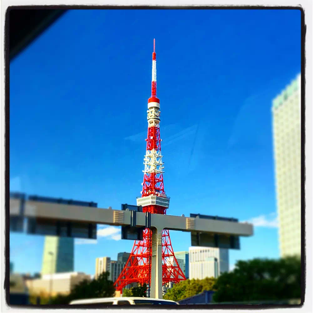 憧れの東京タワー。画像をミニチュアっぽく加工して怪獣映画に寄せてみる…